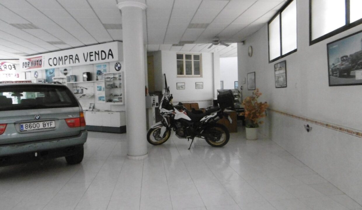 Local comercial de 334m2 muy  céntrico_4