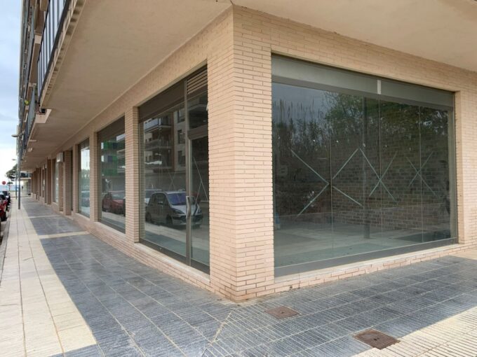 Local comercial en Cambrils junto a supermercado_1