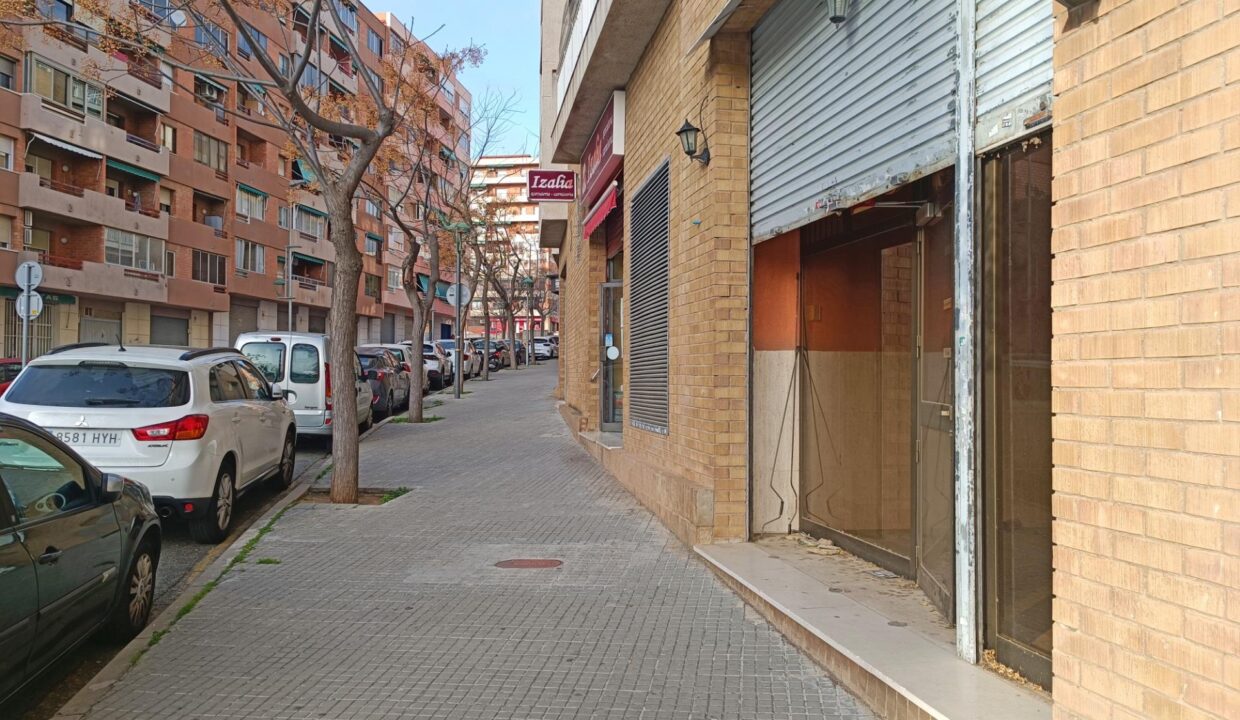 Local comercial esquinero en Bloc Baix Penedés