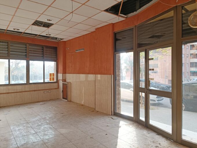 Local comercial esquinero en Bloc Baix Penedés