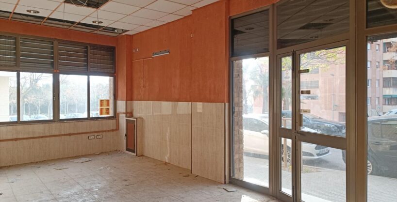 Local comercial esquinero en Bloc Baix Penedés