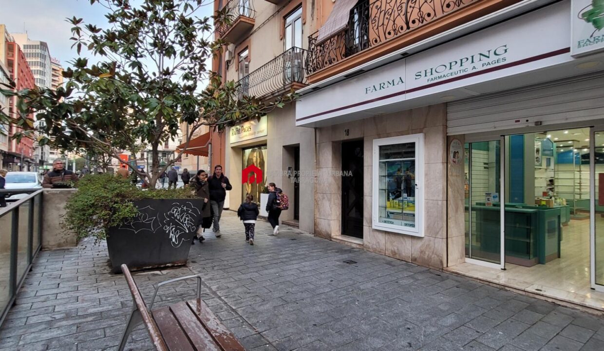 Local de 130 m2 en la mejor zona comercial de Tarragona._1