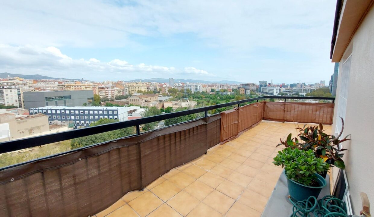 MAGNÍFICO ÁTICO CON TERRAZA EN EL EIXAMPLE