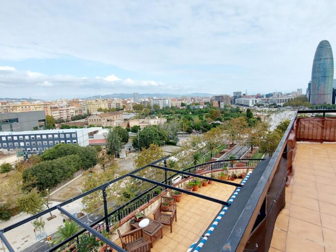 MAGNÍFICO ÁTICO CON TERRAZA EN EL EIXAMPLE