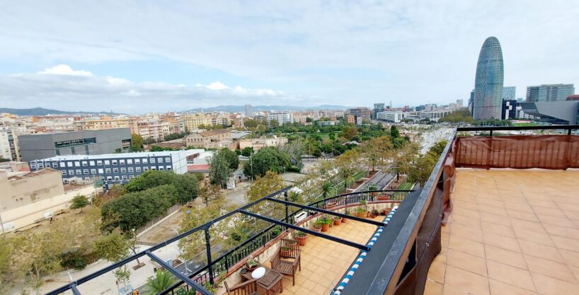 MAGNÍFICO ÁTICO CON TERRAZA EN EL EIXAMPLE