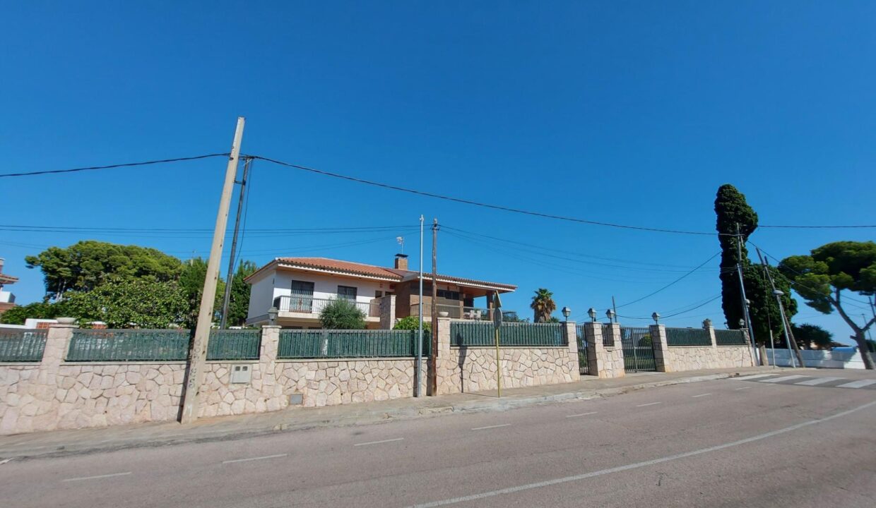 Magnifica casa con gran jardín en el centro de Segur de Calafell_3