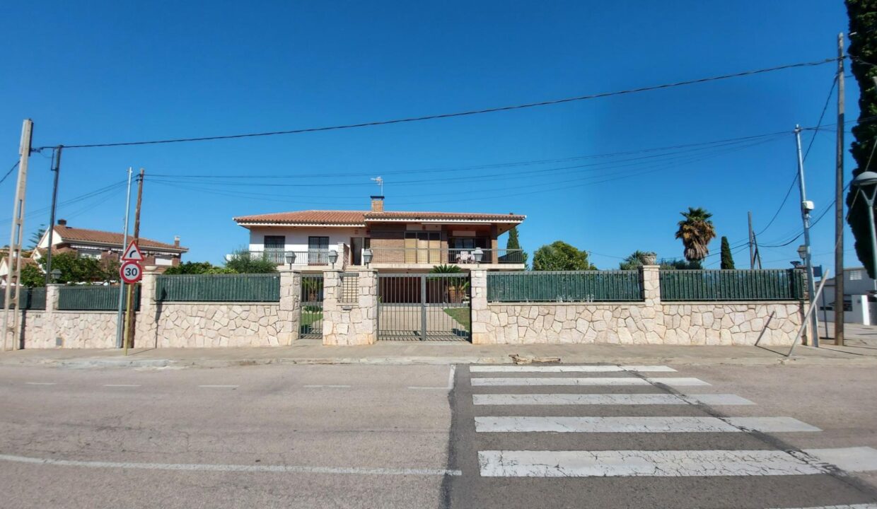 Magnifica casa con gran jardín en el centro de Segur de Calafell_4