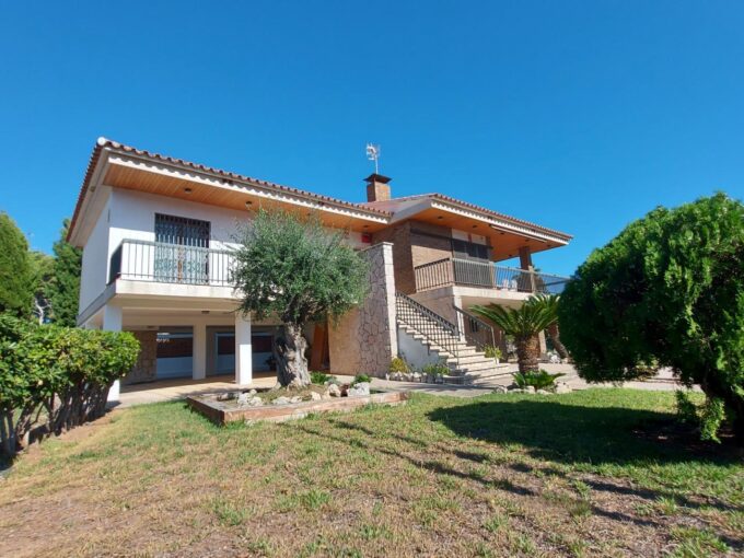 Magnifica casa con gran jardín en el centro de Segur de Calafell_1