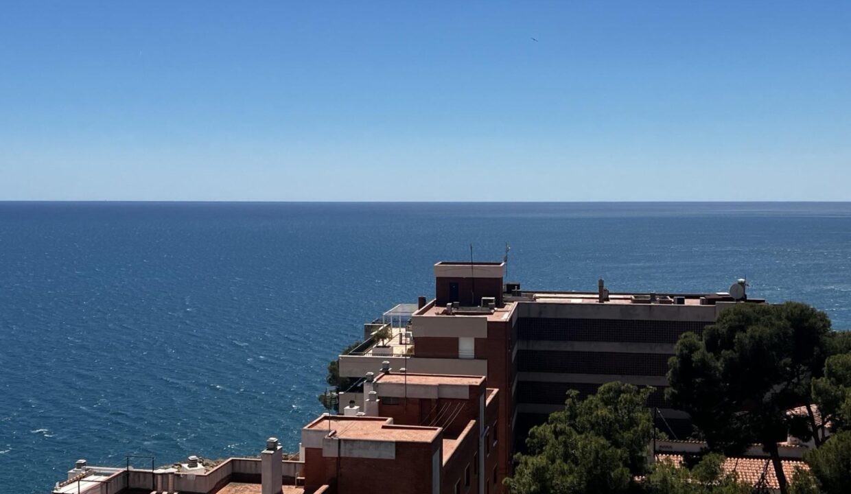 Maravillosa Vivienda con Vistas al Mar en Cap Salou: Un Refugio de Tranquilidad_1