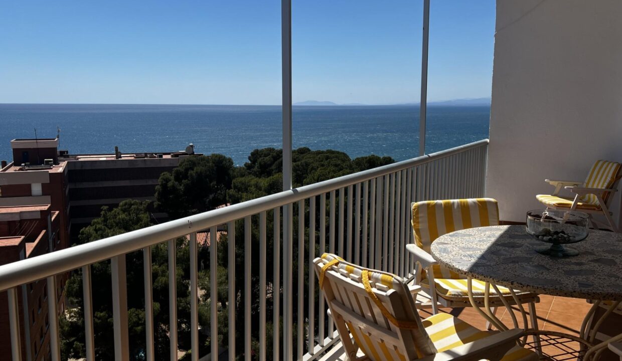 Maravillosa Vivienda con Vistas al Mar en Cap Salou: Un Refugio de Tranquilidad_3