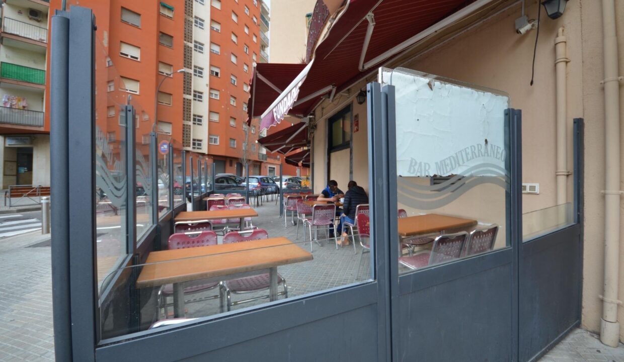 Negocio de restaurante-bar en funcionamiento en local esquinero de 402 m2_2