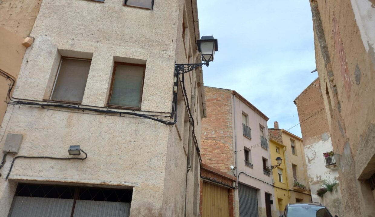 OPORTUNIDAD CASA CON CUATRO PLANTAS Y ALMACENES A REFORMAR EN LA TORRE DE L´ESPANYOL_1