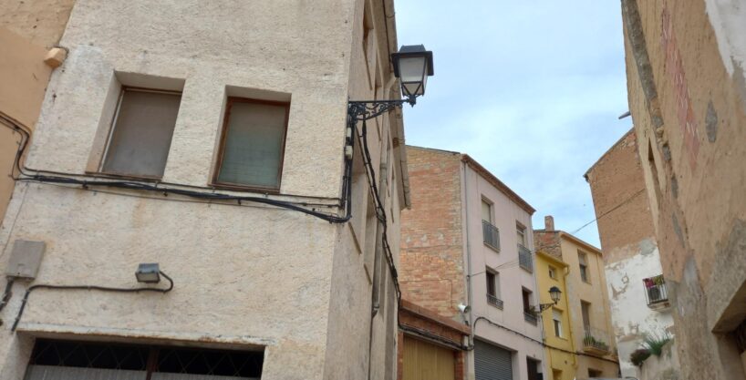 OPORTUNIDAD CASA CON CUATRO PLANTAS Y ALMACENES A REFORMAR EN LA TORRE DE L´ESPANYOL_1