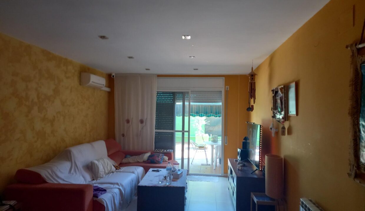 OPORTUNIDAD CHALET  PAREADO  EN ZONA RESIENCIAL DE MORA D´EBRE_2