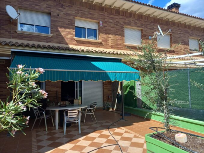 OPORTUNIDAD CHALET  PAREADO  EN ZONA RESIENCIAL DE MORA D´EBRE_1