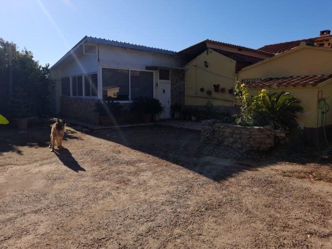 OPORTUNIDAD GRAN CASA DE CAMPO EN FLIX CON INMEJORABLES ACABADOS Y  PISCINA CUBIERTA_1