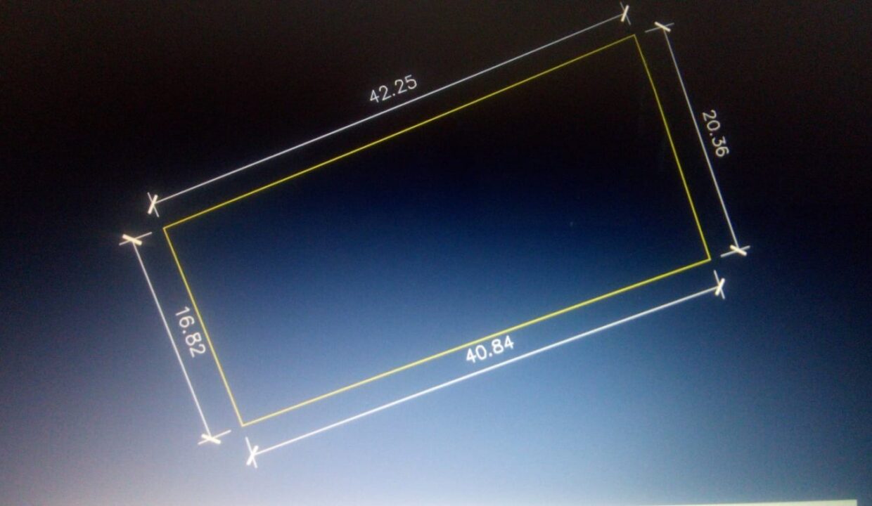 PARCELA DE 772M2 PRÁCTICAMENTE LLANA