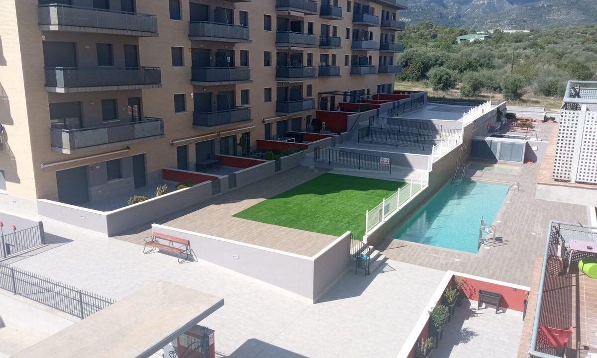 PISO DE 3 DORMITORIOS CON ZONA COMUNITARIA Y PISCINA_1