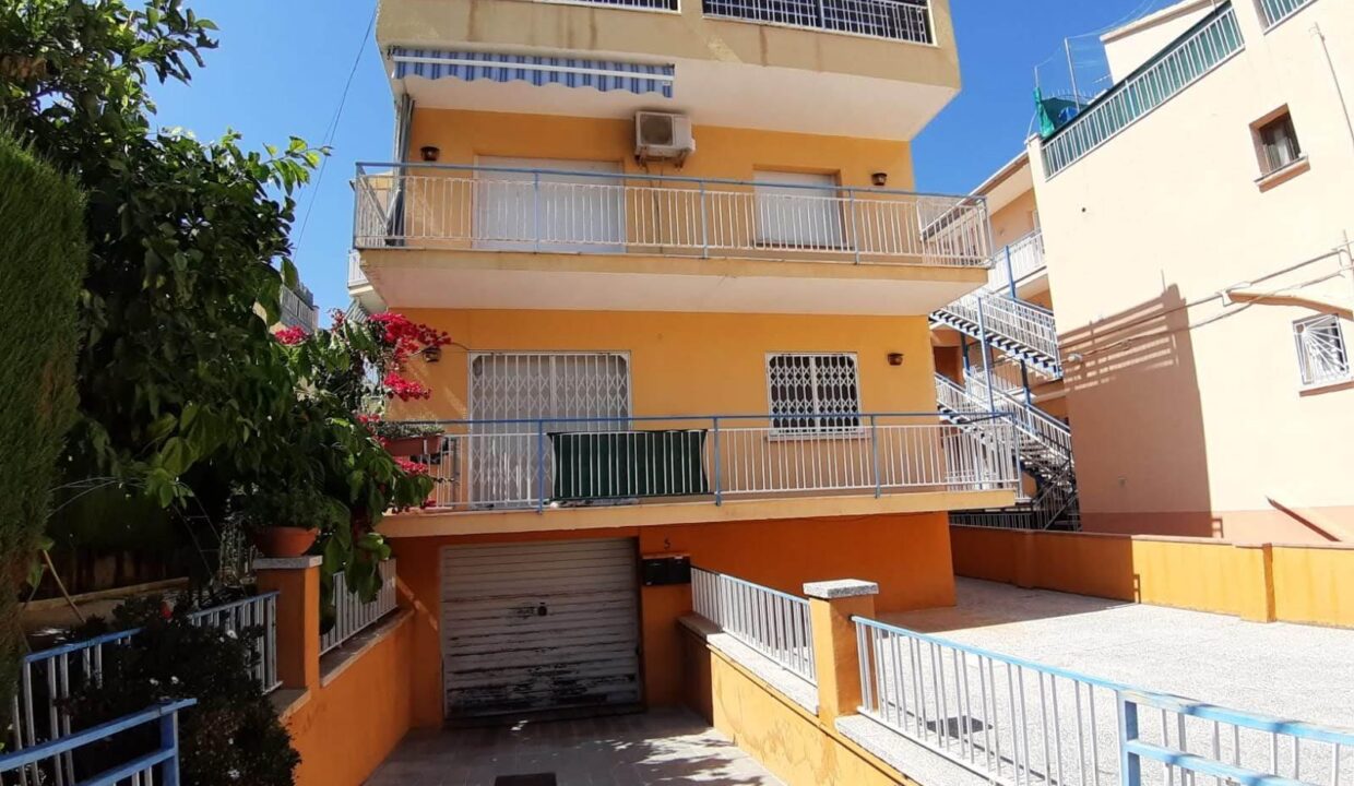 PISO DE 3 HABITACIONES Y BONITA TERRAZA EN EL CENTRO DE ☀️ SEGUR DE CALAFELL ☀️_2