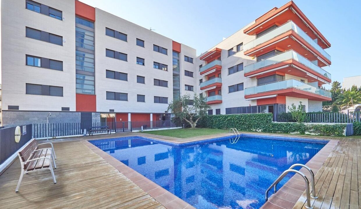 PLANTA BAJA CON TERRAZA EN TORREDEMBARRA PLAYA_1