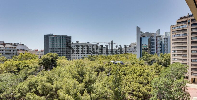 Piso alto con terraza y vistas despejadas_1