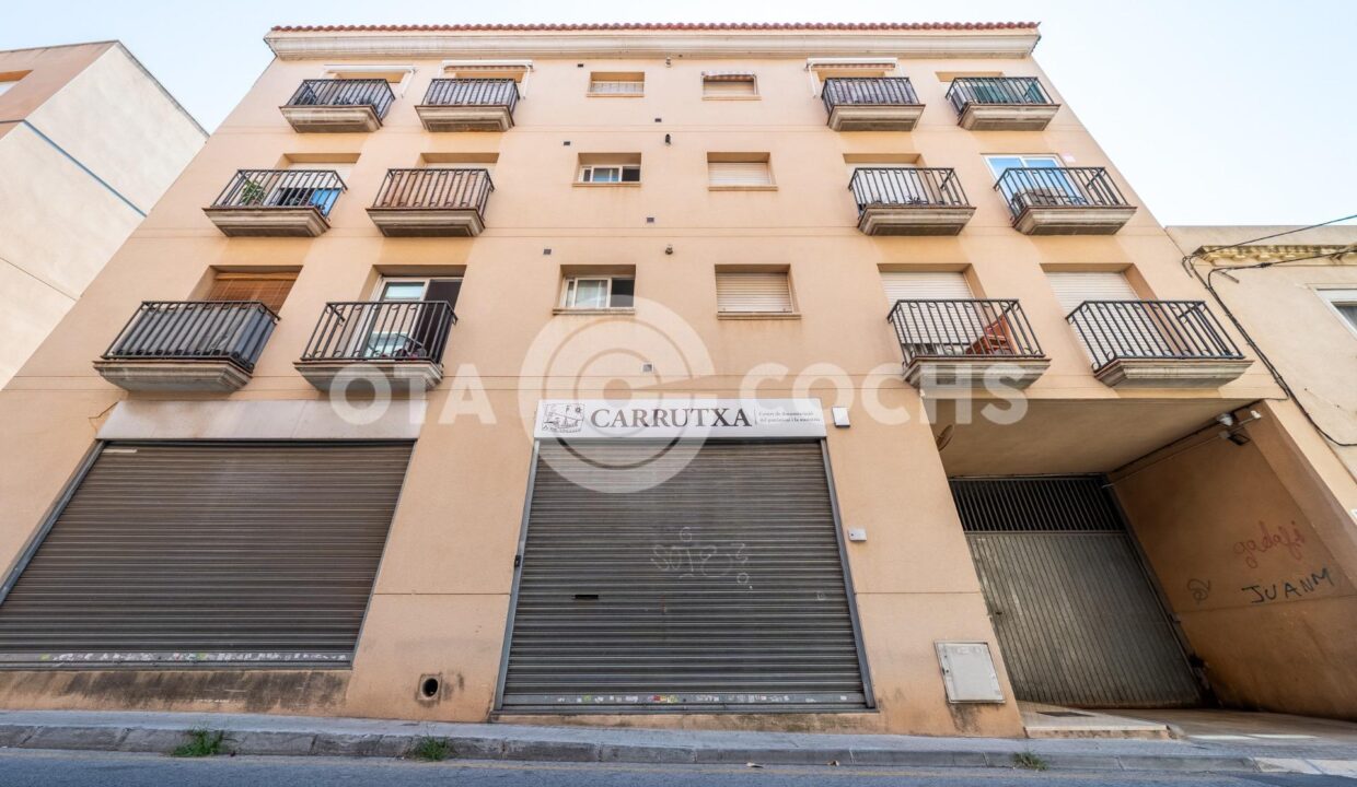 Piso de 3 habitaciones con Parking opcional en Travesera Nou de Sant Josep_1