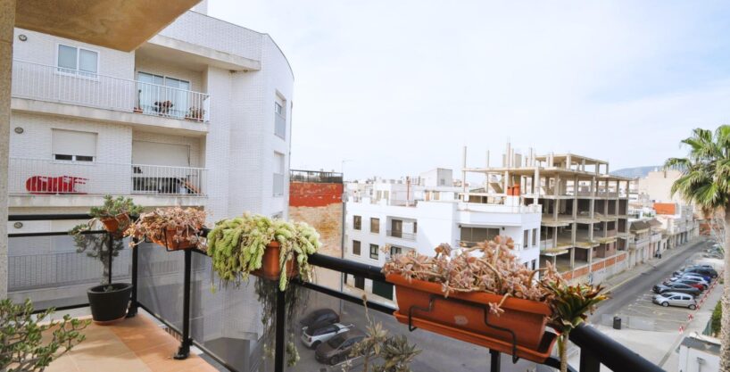 Piso de 5 habitaciones y 3 baños situado en la Zona d'Horta Vella_1