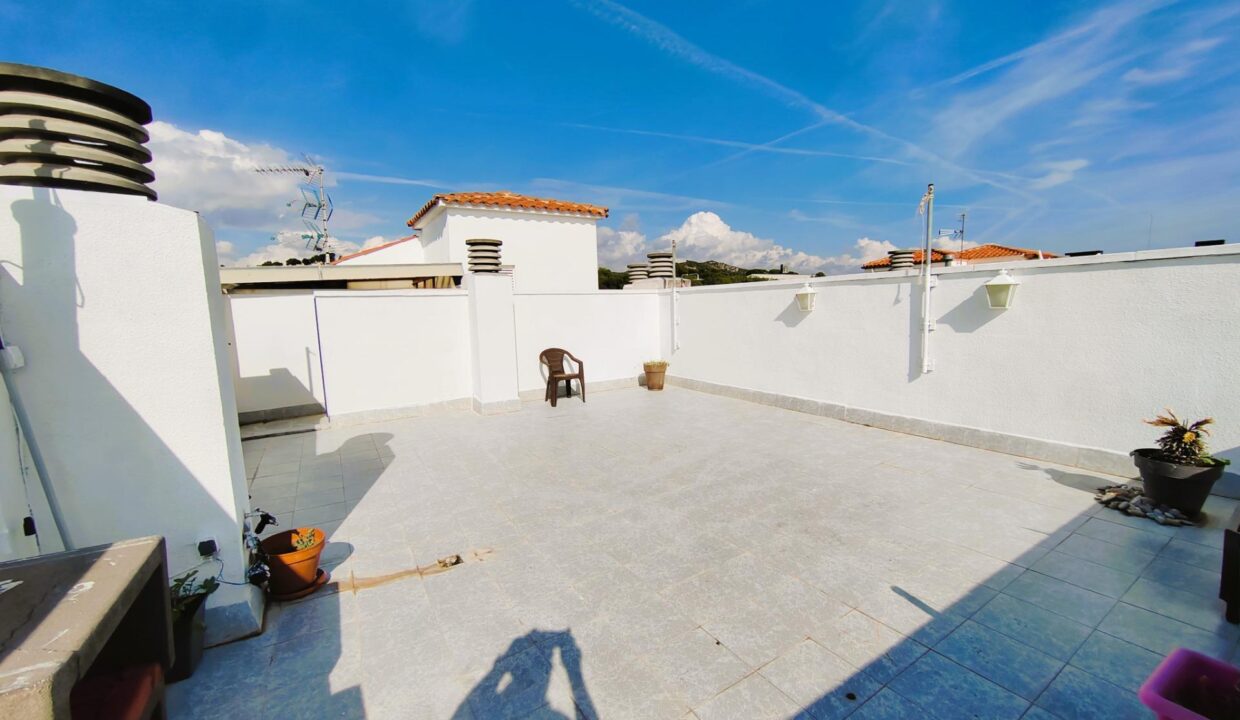 Piso de 60m² con balcón + terraza de 44m² + trastero y plaza de garaje_1