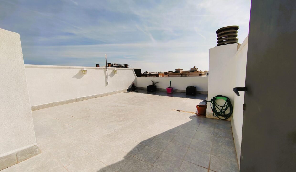 Piso de 60m² con balcón + terraza de 44m² + trastero y plaza de garaje_3