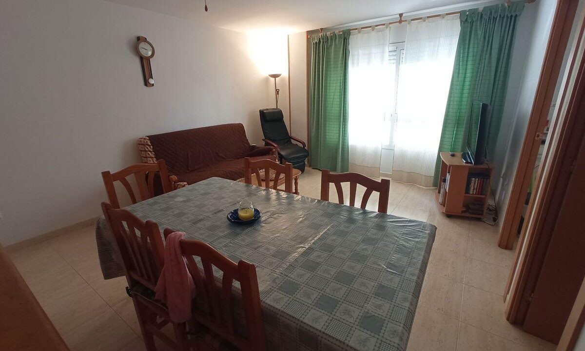 Piso de 90 m2 con 3 dormitorios y baño completo