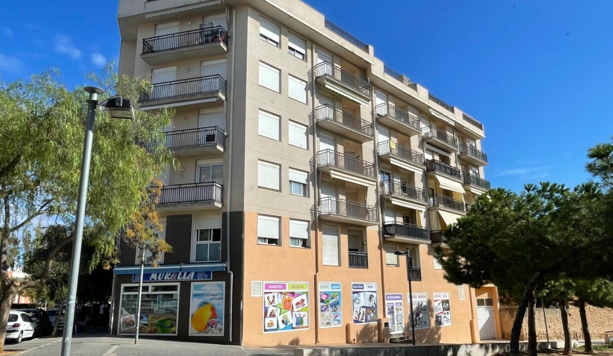 Plaza de Parking amplia en Carrer Jacint Verdaguer señalada con el numero 7