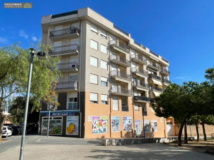 Plaza de Parking amplia en Carrer Jacint Verdaguer señalada con el numero 7