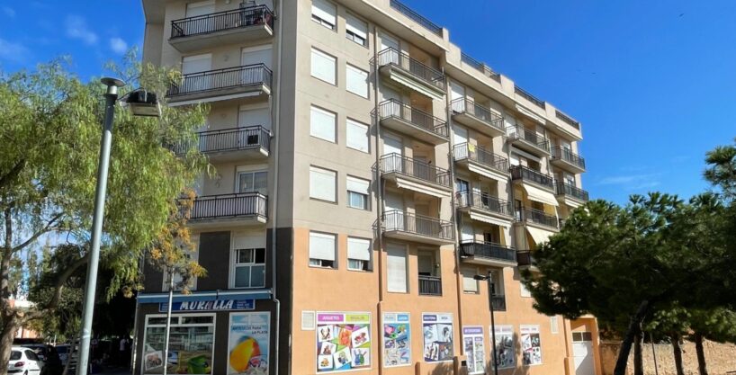 Plaza de Parking amplia en Carrer Jacint Verdaguer señalada con el numero 7