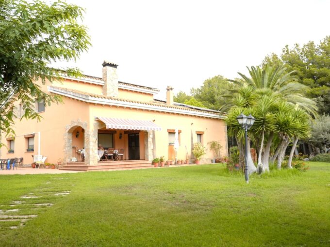 Preciosa Masia con 27.000 m2 situada en Banyeres del Penedes_1