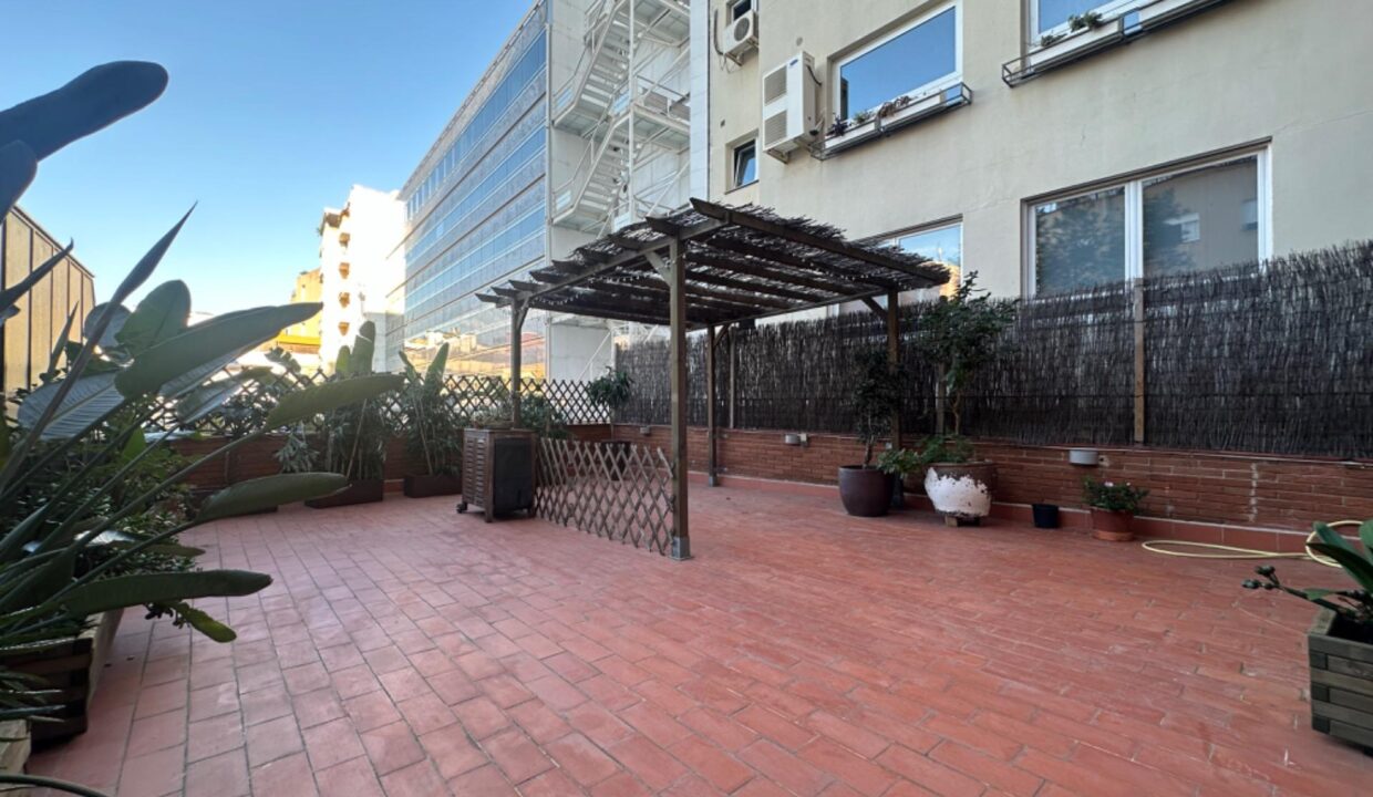 Preciosa planta baja con jardin de 50 m2 con 3 habitaciones 2 baños_2