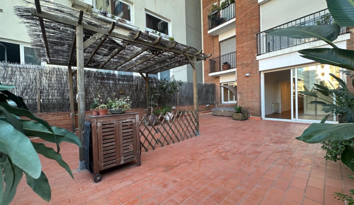 Preciosa planta baja con jardin de 50 m2 con 3 habitaciones 2 baños_3