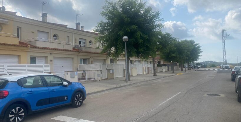 SE VENDE CASA ADOSADA EN BELLVEI_1