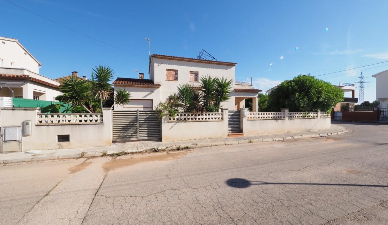 SE VENDE CASA EN LA POBLA DE MONTORNES