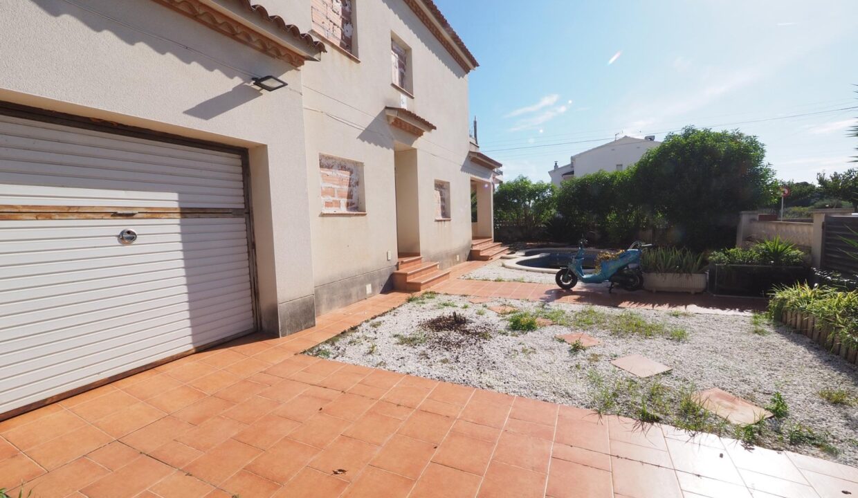 SE VENDE CASA EN LA POBLA DE MONTORNES