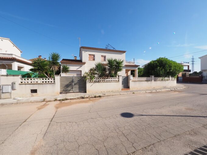 SE VENDE CASA EN LA POBLA DE MONTORNES