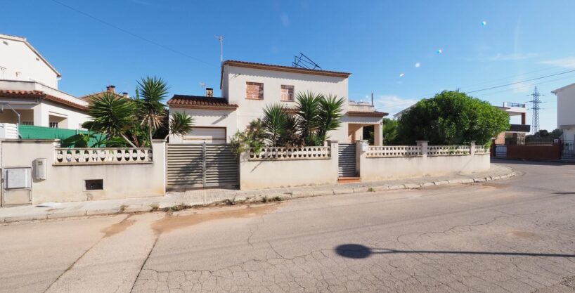 SE VENDE CASA EN LA POBLA DE MONTORNES