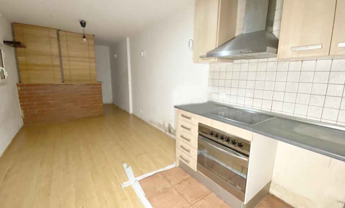 SE VENDE ESTUDIO EN BARCELONA