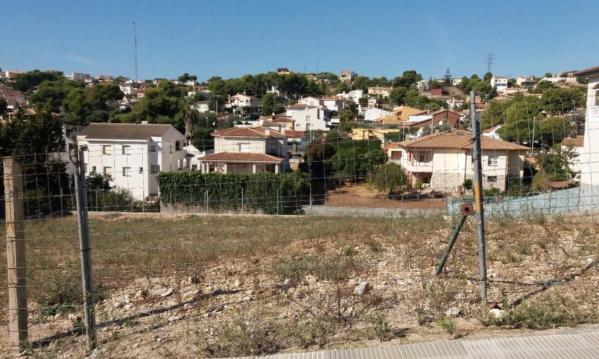 SOLAR DE 1360 m2 para construir 3 casas unifamiliares._2