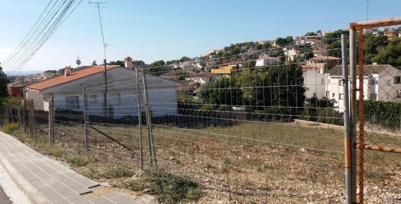 SOLAR DE 1360 m2 para construir 3 casas unifamiliares._1