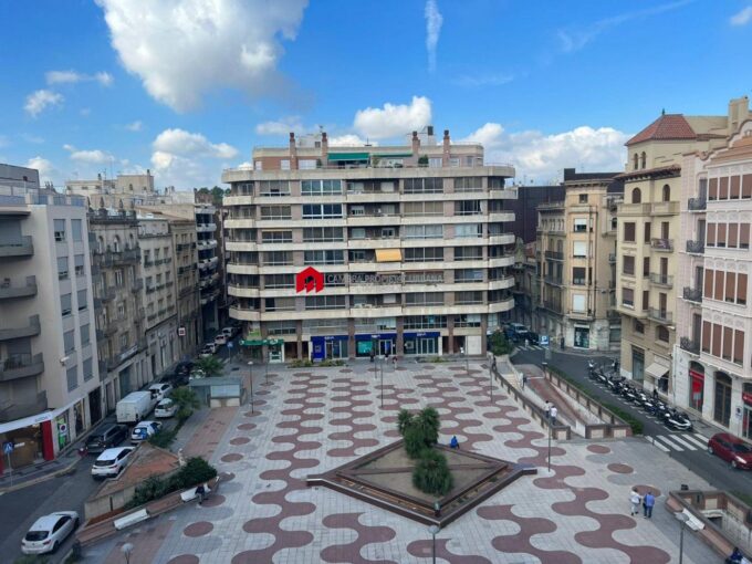 Se alquila despacho en la Plaza Alfonso de Tortosa_1