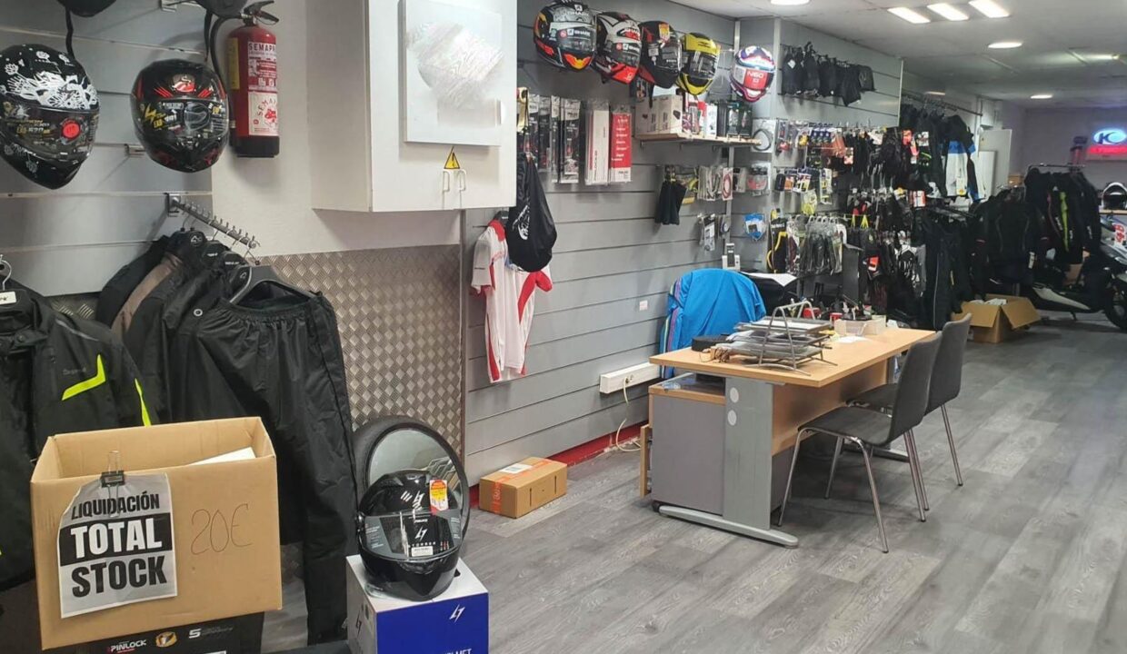 TIENDA DE MOTOS CON TALLER  EN TRASPASO EN BARCELONA_1