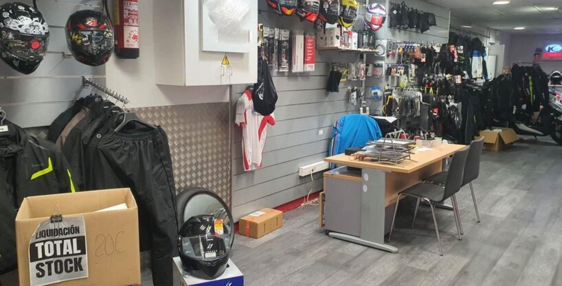 TIENDA DE MOTOS CON TALLER  EN TRASPASO EN BARCELONA_1