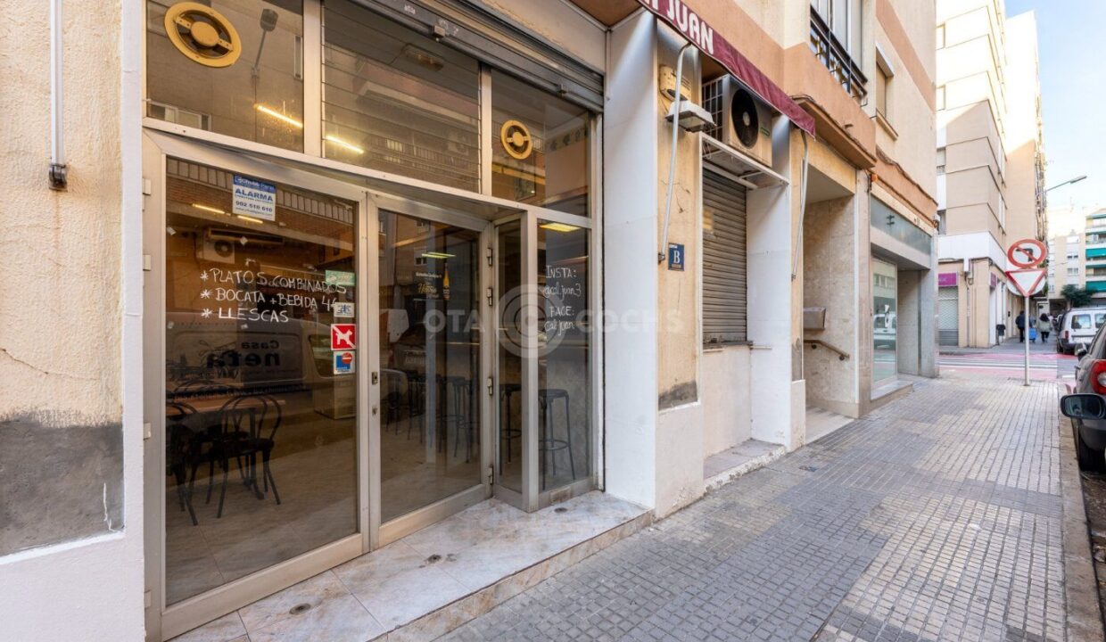 VENTA LOCAL CON SALIDA DE HUMOS EN CALLE MORELL DE REUS_2