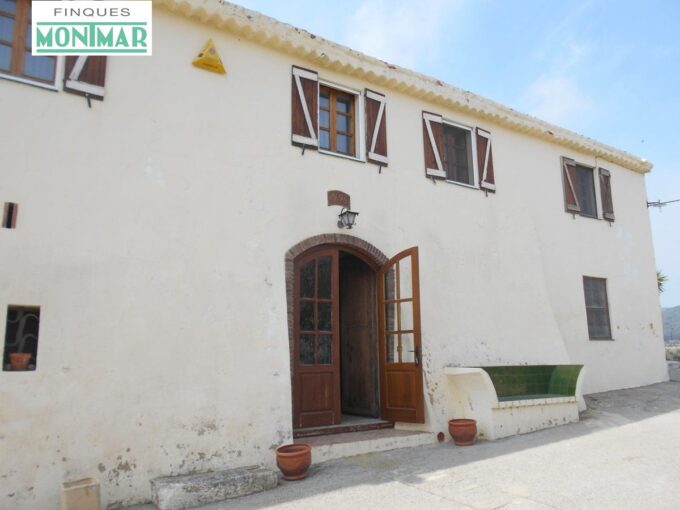 Venta de Masía del siglo XV en Castellvi de la Marca con 25 Ha. De Viñedos._1