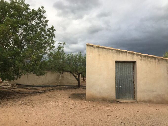 finca rustica con casa de campo y balsa